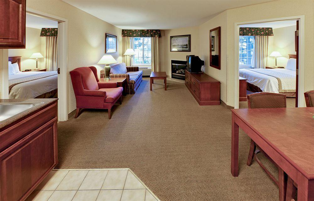 The Lotus Suites At Midlane Golf Resort Водсворт Екстер'єр фото