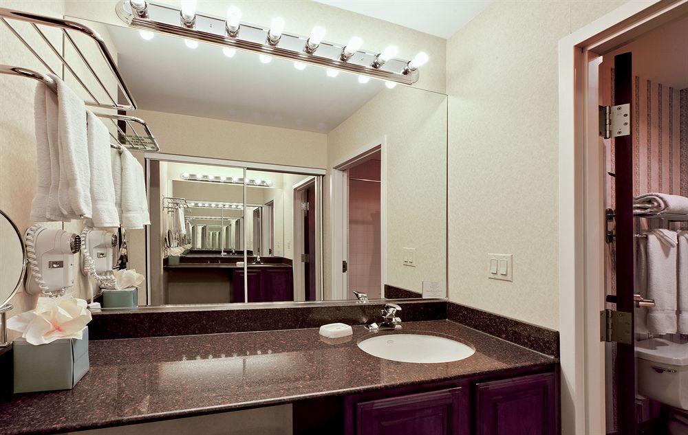The Lotus Suites At Midlane Golf Resort Водсворт Номер фото