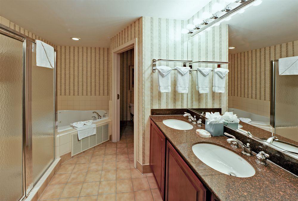 The Lotus Suites At Midlane Golf Resort Водсворт Екстер'єр фото