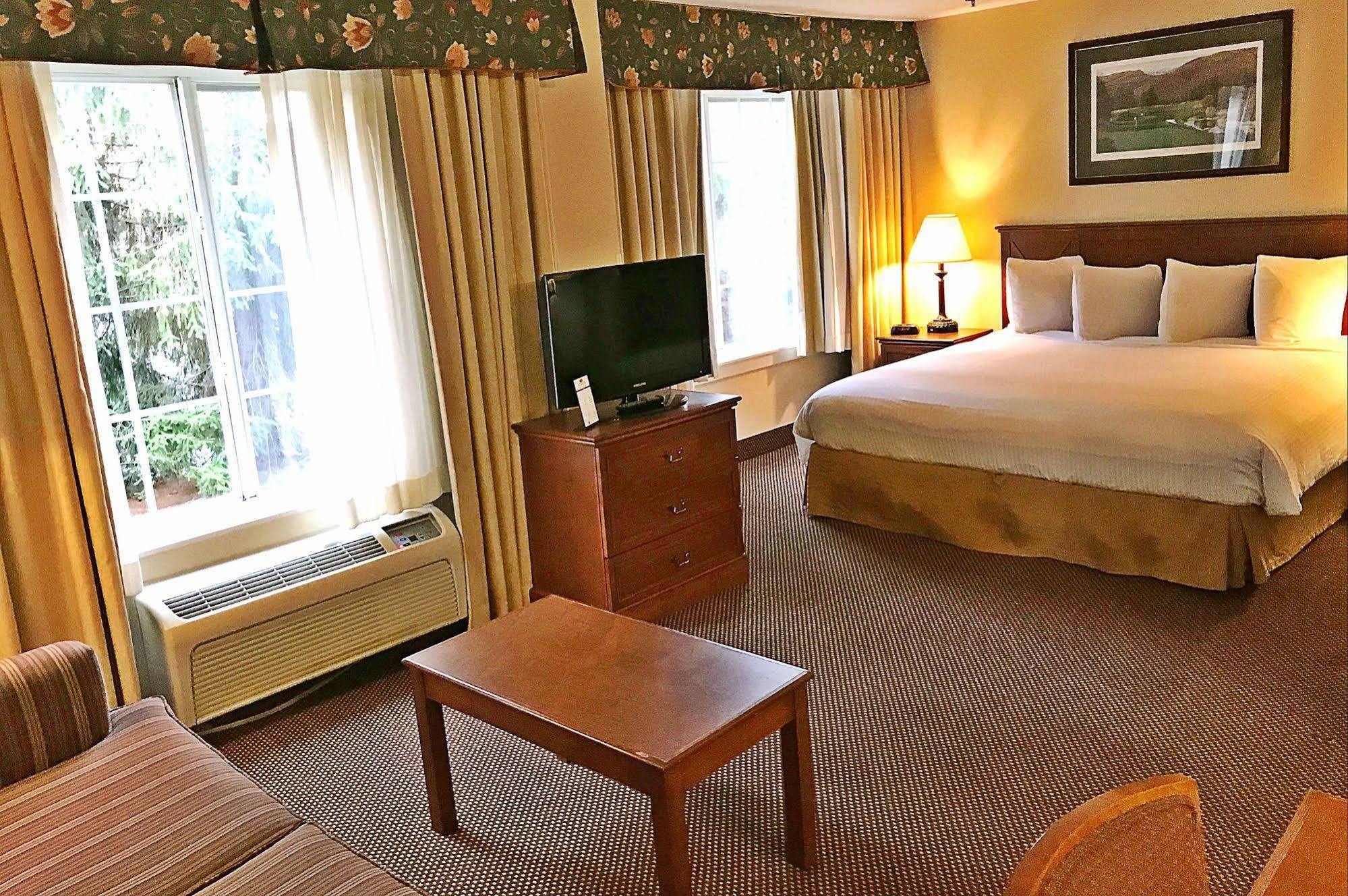 The Lotus Suites At Midlane Golf Resort Водсворт Екстер'єр фото