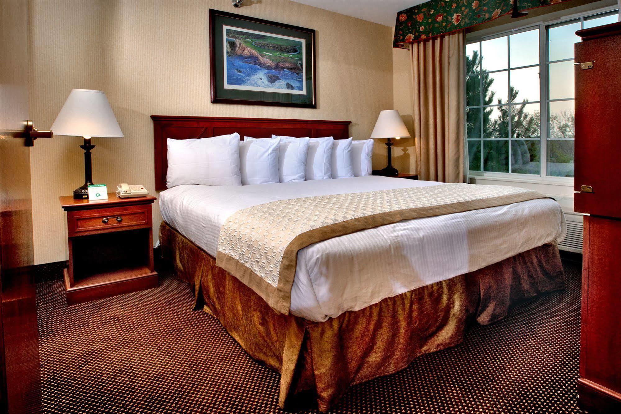 The Lotus Suites At Midlane Golf Resort Водсворт Екстер'єр фото